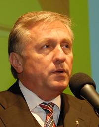 Premi�r �R Mirek Topol�nek p�i slavnostn�m zah�jen� jednoho z&nbsp;p�edchoz�ch jedn�n� konference